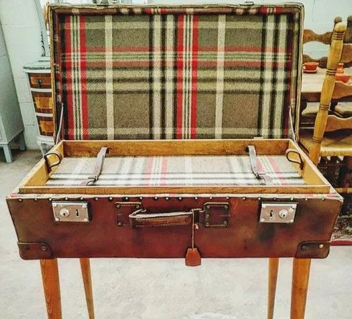 Mesa maleta de piel restaurada